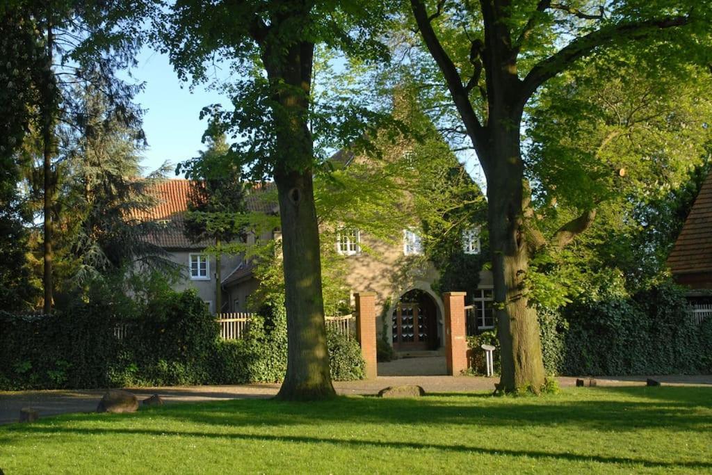 Haus Keppelborg: Zi Antonia Mit Kirchplatzblick Apartment Heek Bagian luar foto